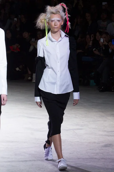 Look 48